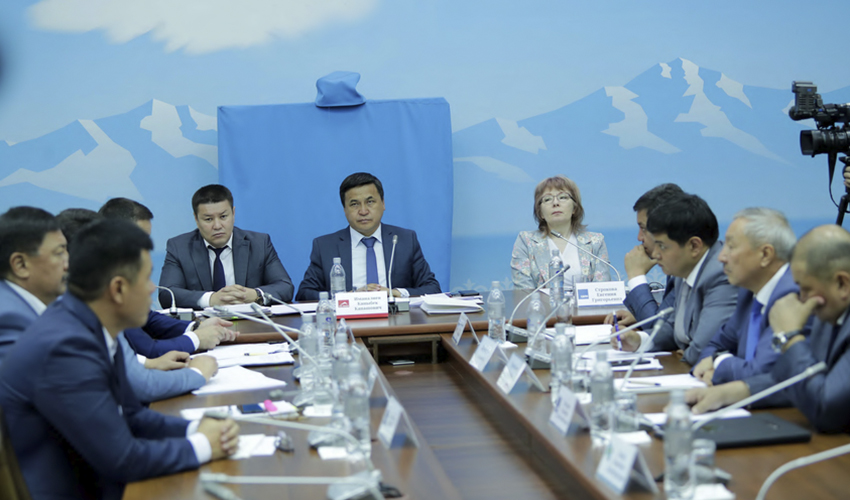 Очередное заседание депутатской спецкомиссии по делу Атамбаева…