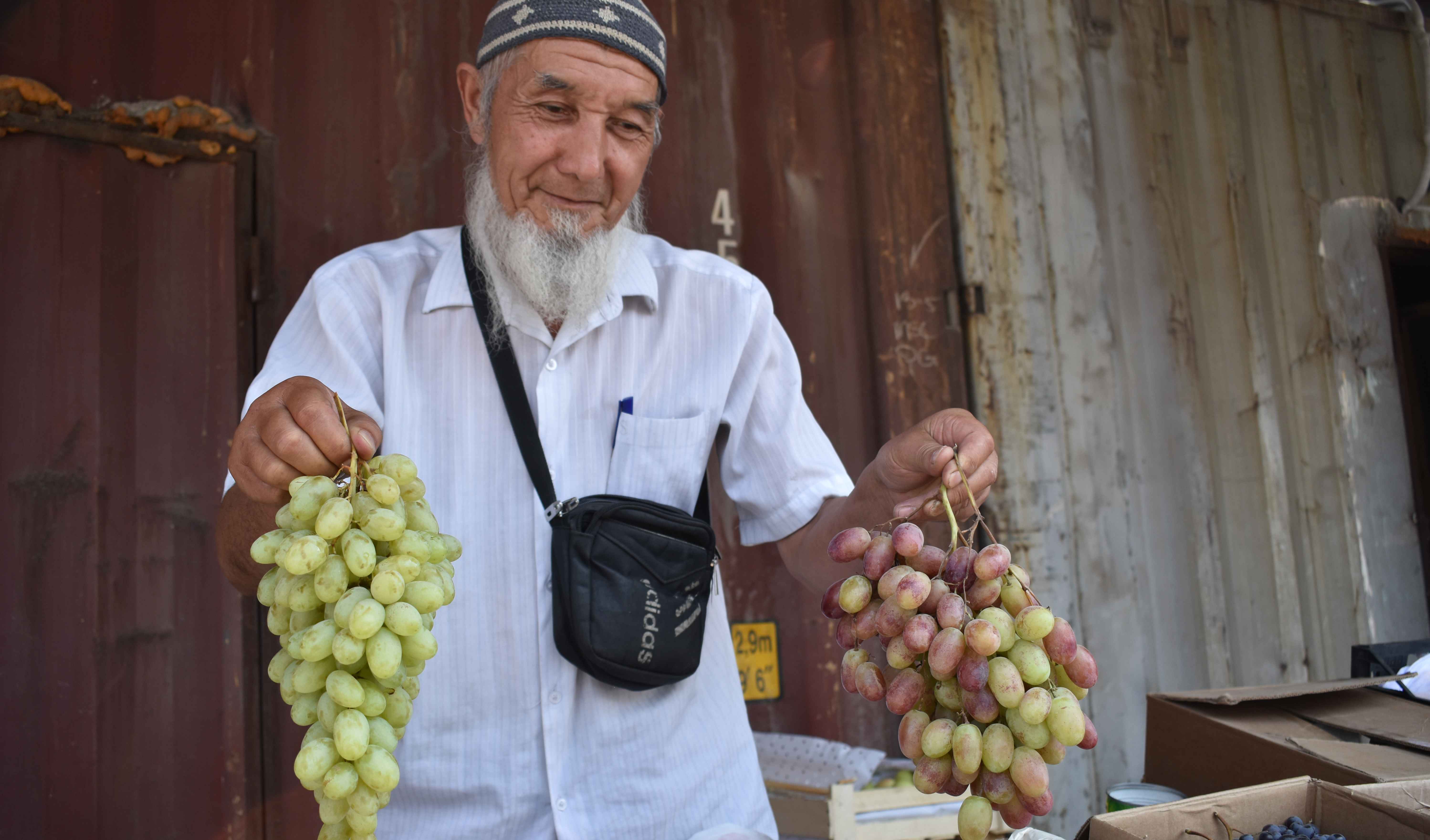 Базару нет! Аномальная жара и дефицит покупателей вызвали затишье на рынках Бишкека
