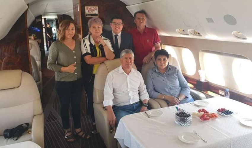 Атамбаев с соратниками на борту бизнес-джета направляется в Россию…
