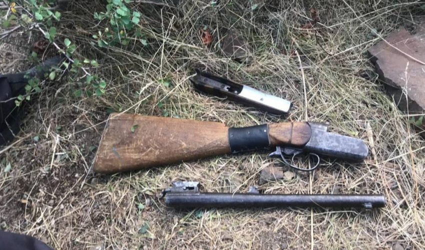 Это охотничье ружье обнаружили военнослужащие управления ГПС КР по Чуйской области.