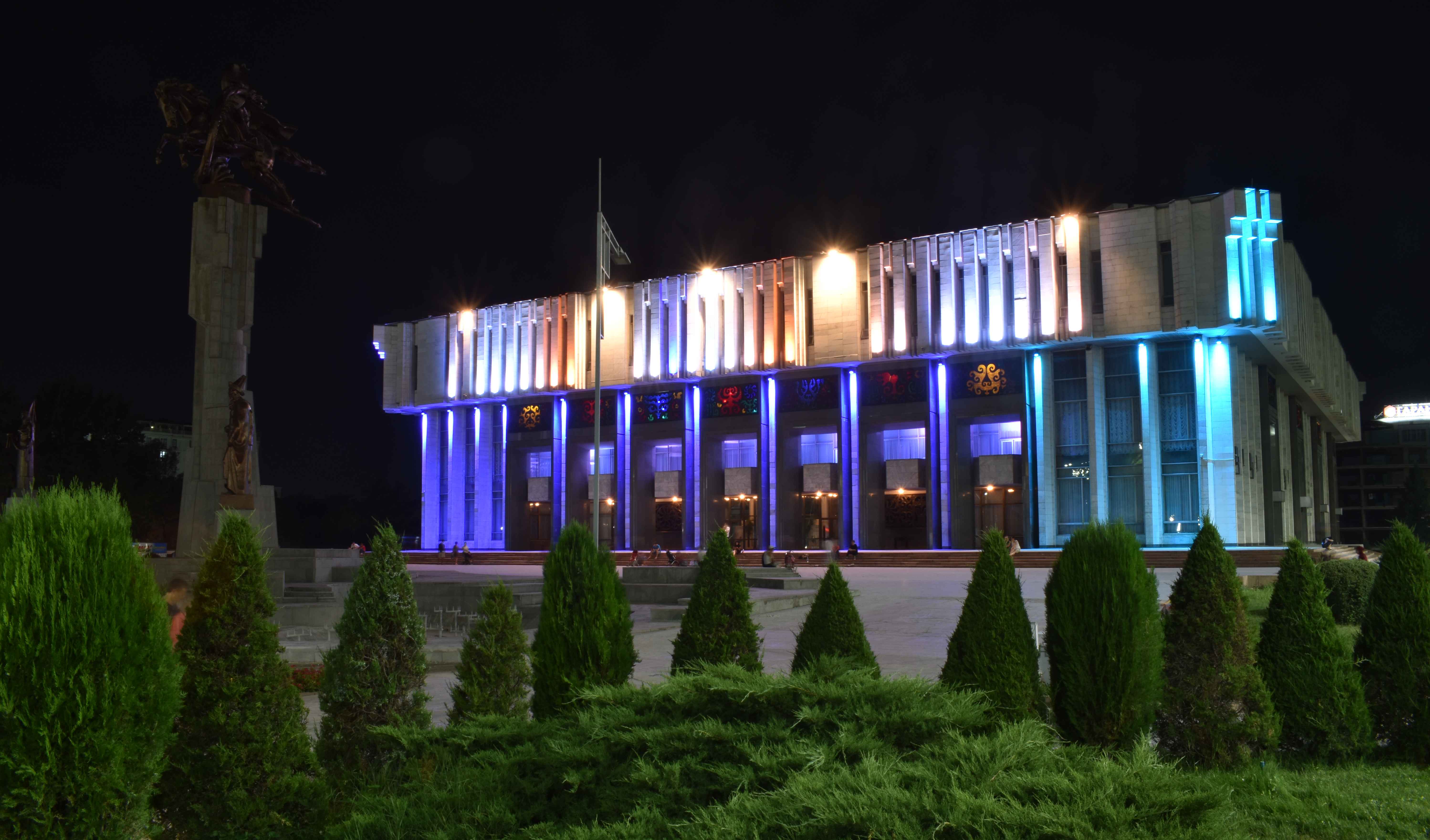 Нет, вы гляньте, как выглядит ночной Бишкек!