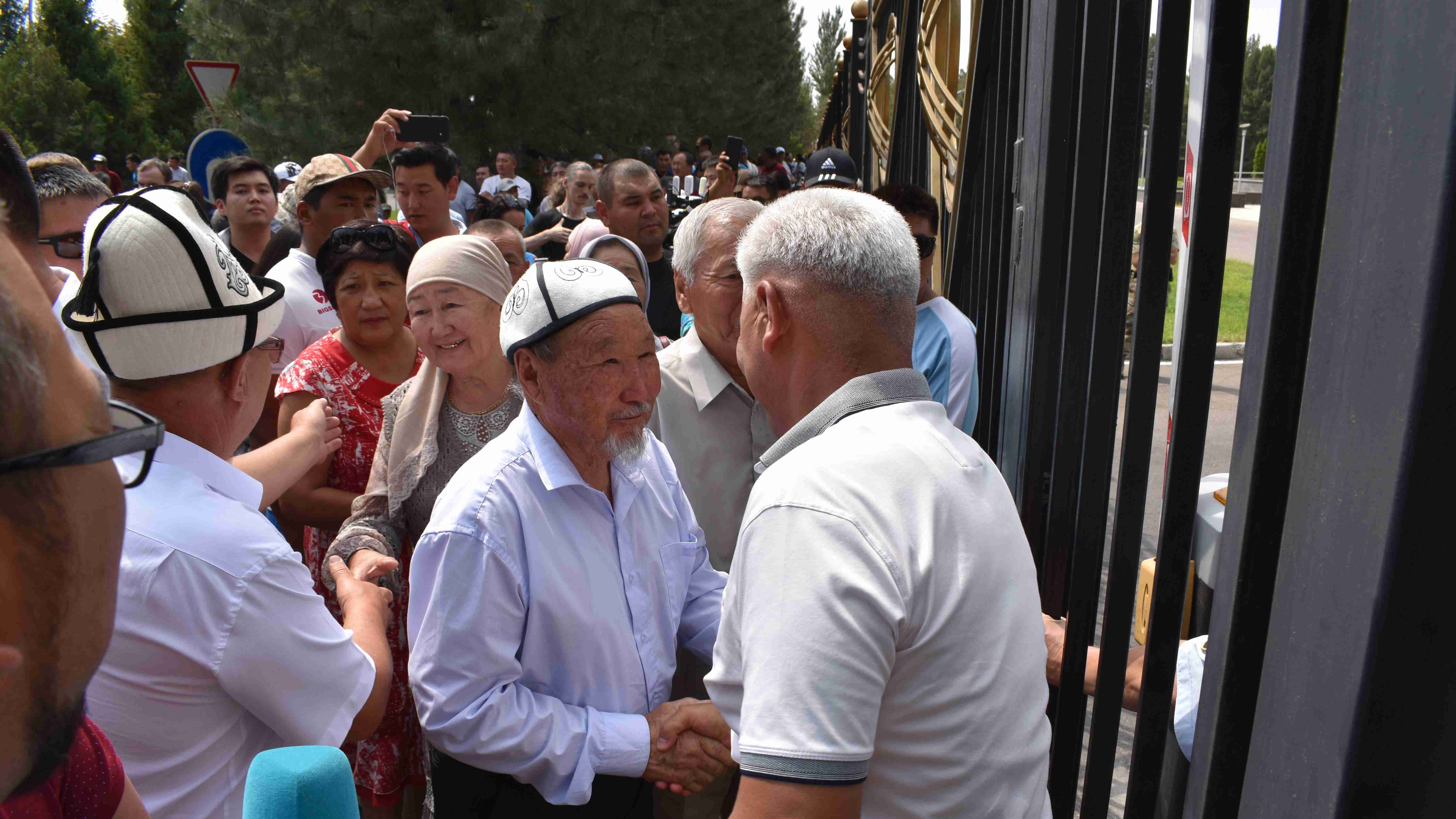 В Кыргызстан вернулся Омурбек Бабанов. Что ждет опального миллиардера и бывшего кандидата в президенты? (ВИДЕО)