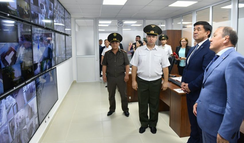 В церемонии открытия Центра мониторинга и анализа ГСИН, открытого благодаря ПРООН, участвовал сам премьер-министр КР Мухаммедкалый Абылгазиев.