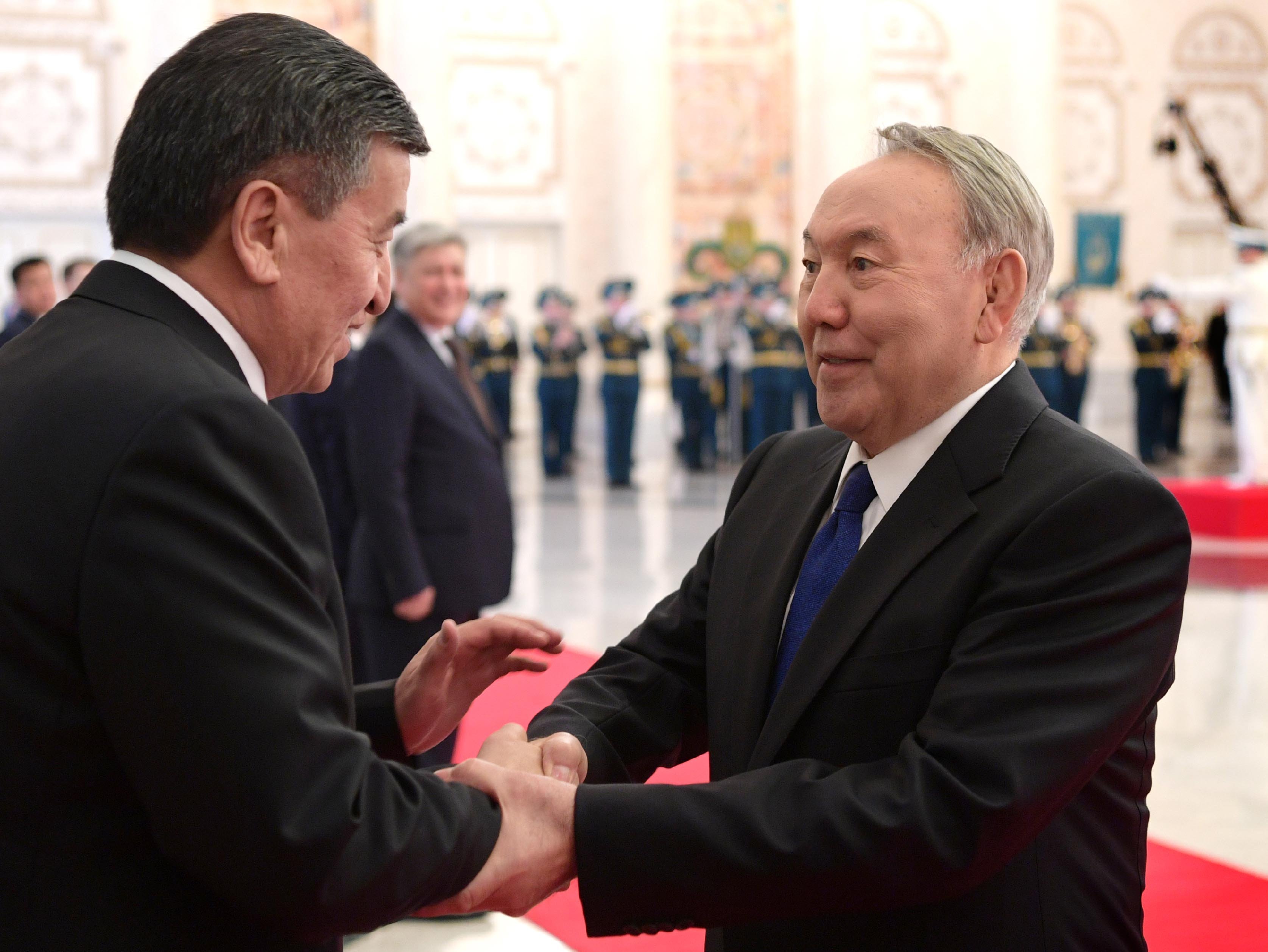 Салам пополам! Какие тайные знаки подает президент Кыргызстана своим партнерам?