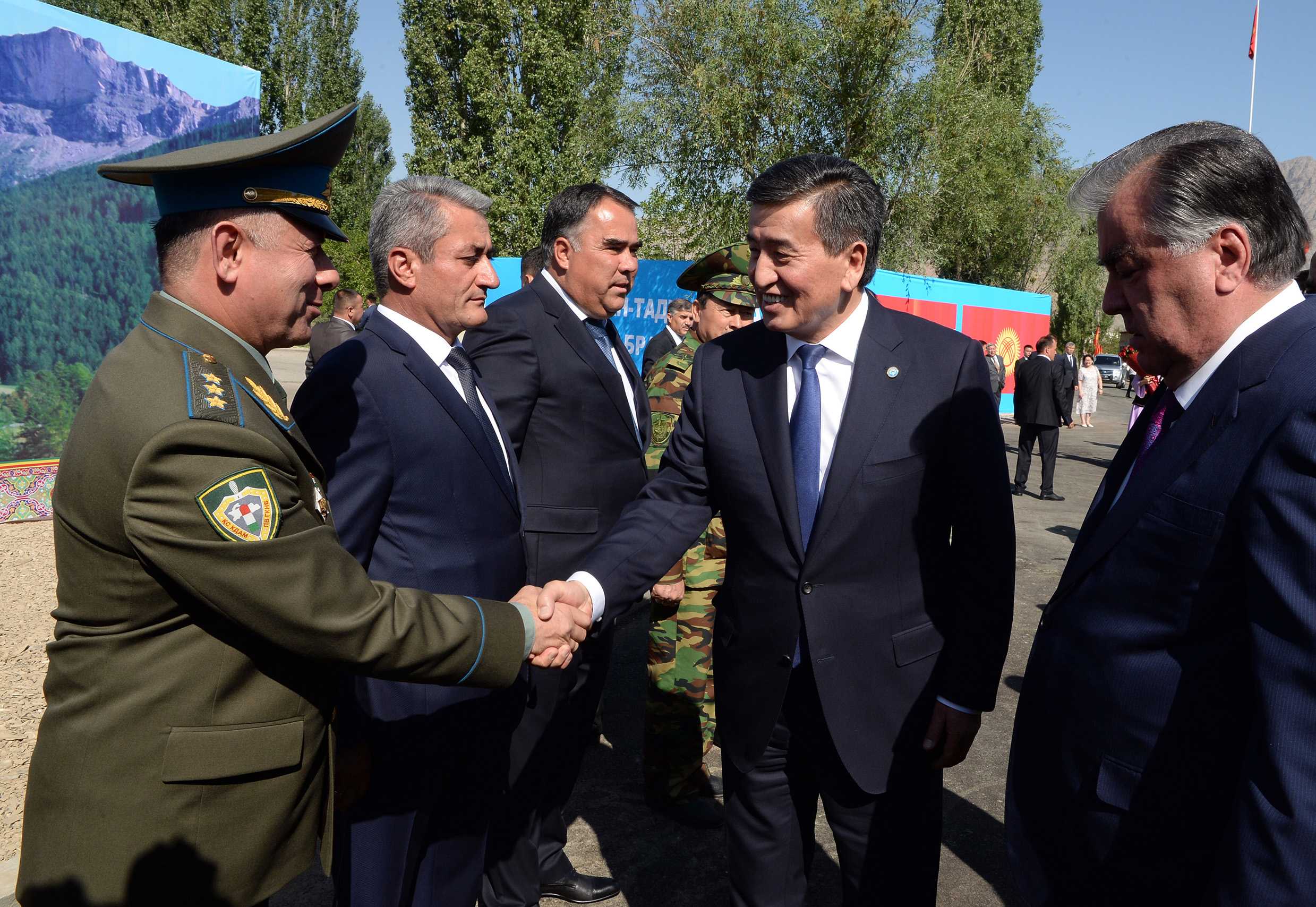 Горячая граница. Почему не исполняются директивы президентов Кыргызстана и Таджикистана, а решения депутатов засекречиваются?