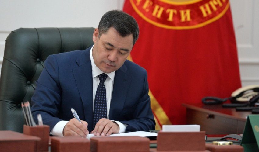 Садыр Жапаров подписал поправки в скандальном законе об НКО