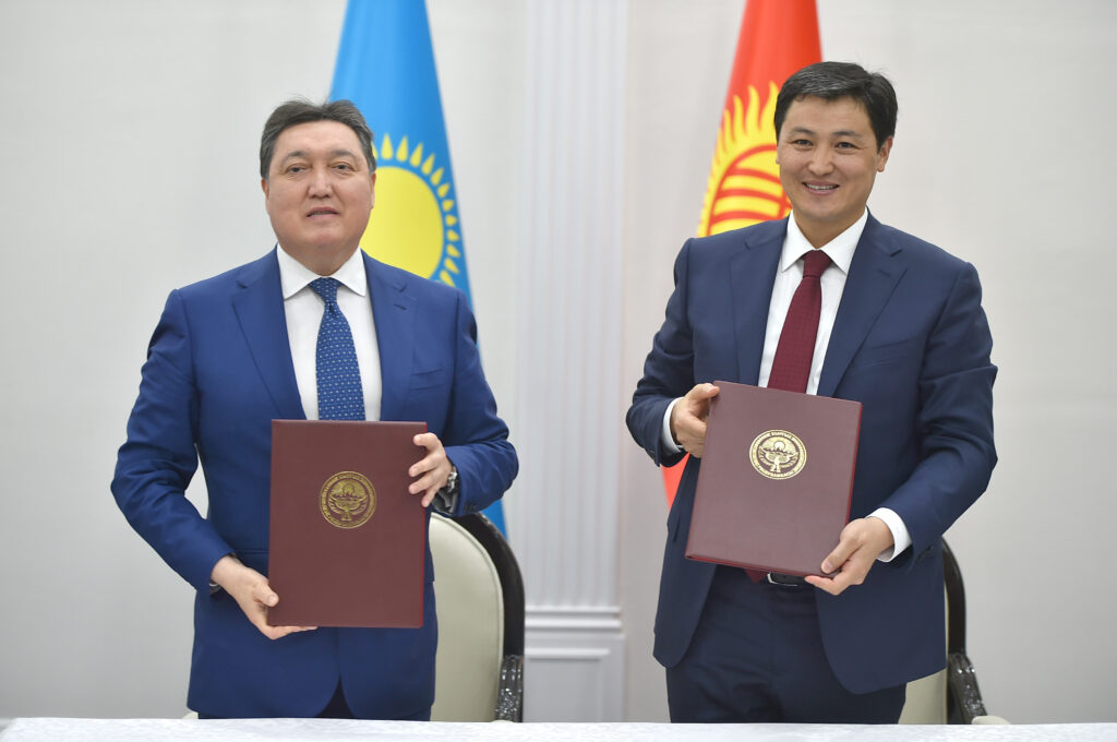 Председатель кабмина Кыргызстана и Премьер-министр Казахстана обсудили вопросы грузовых перевозок