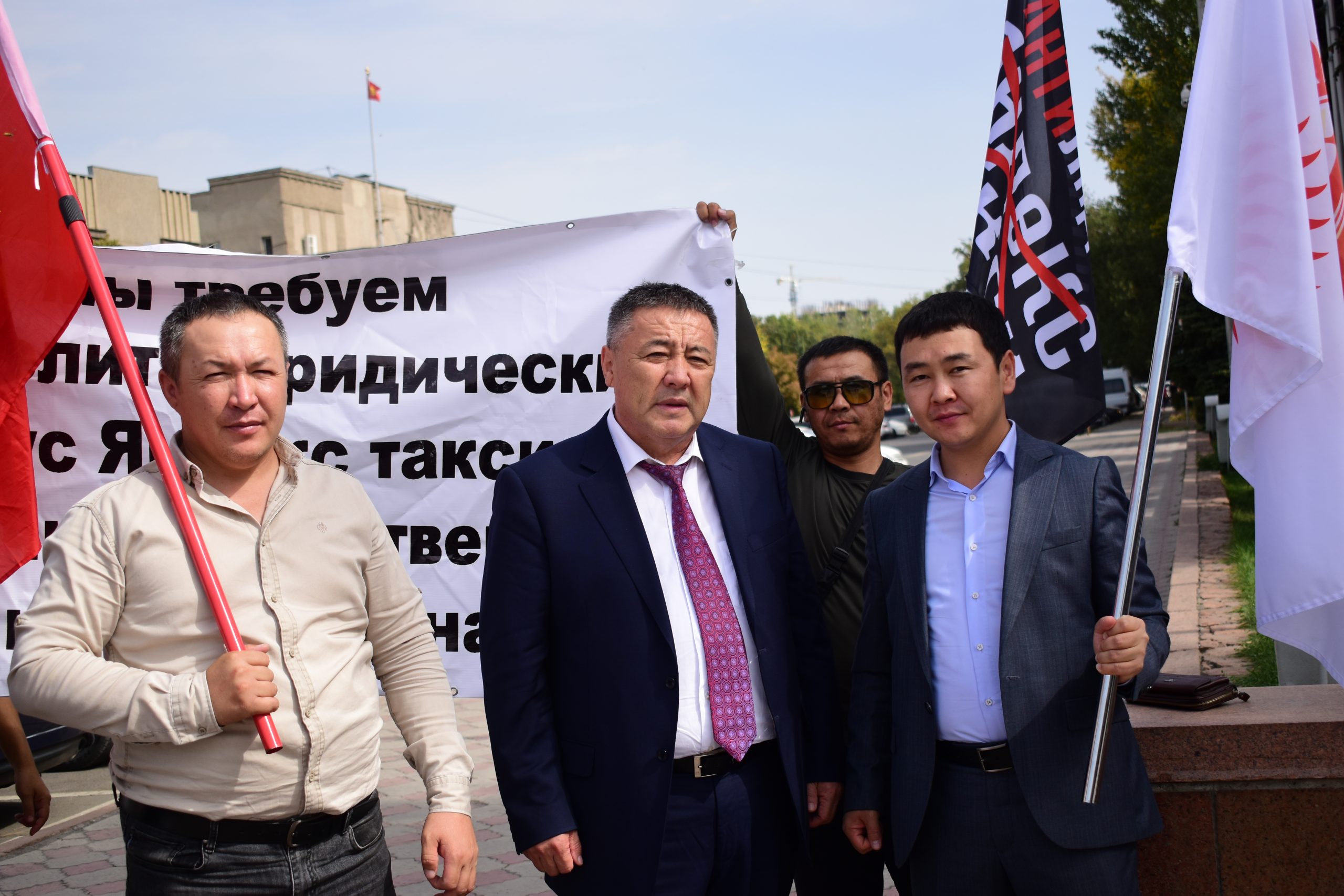 В Бишкеке таксисты бастуют против «Яндекс.Такси»