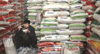 Китай скупил половину мировых запасов продовольствия