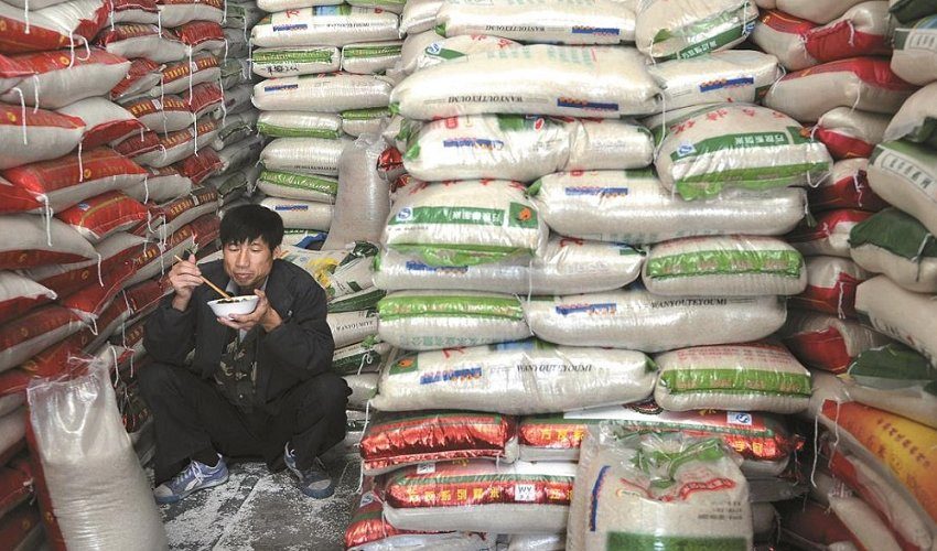 Китай скупил половину мировых запасов продовольствия