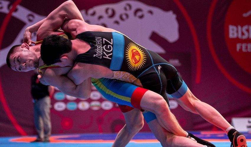 В Кыргызстане стартовал чемпионат республики по вольной борьбе