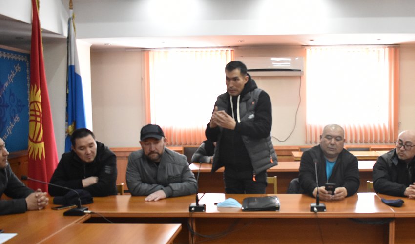 Кыргызстанские дальнобойщики обратились за помощью президенту страны
