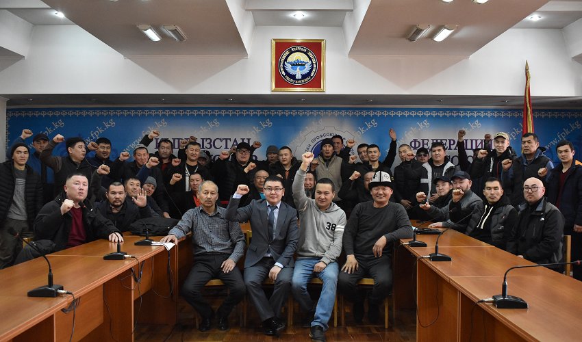 Кыргызстанские дальнобойщики обратились за помощью президенту страны