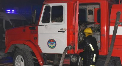 Вчера вечером в одном из жилмассивов столицы перевернулась машина пожарной службы