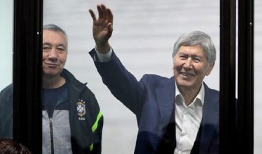 Суд по октябрьским событиям. В колонию Алмазбека Атамбаева увезли на машине скорой помощи