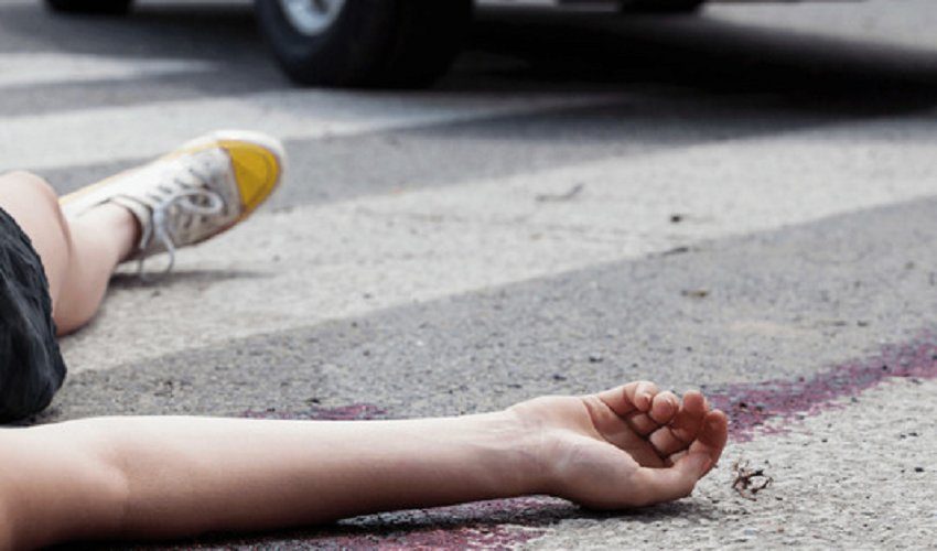 В Бишкеке на пешеходном переходе машина сбила девушку