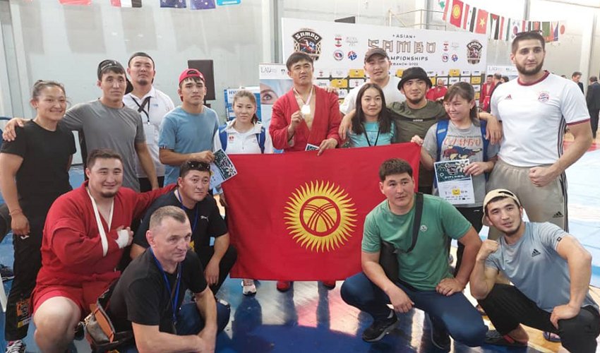 На чемпионате Азии самбисты Кыргызстана завоевали 7 золотых медалей