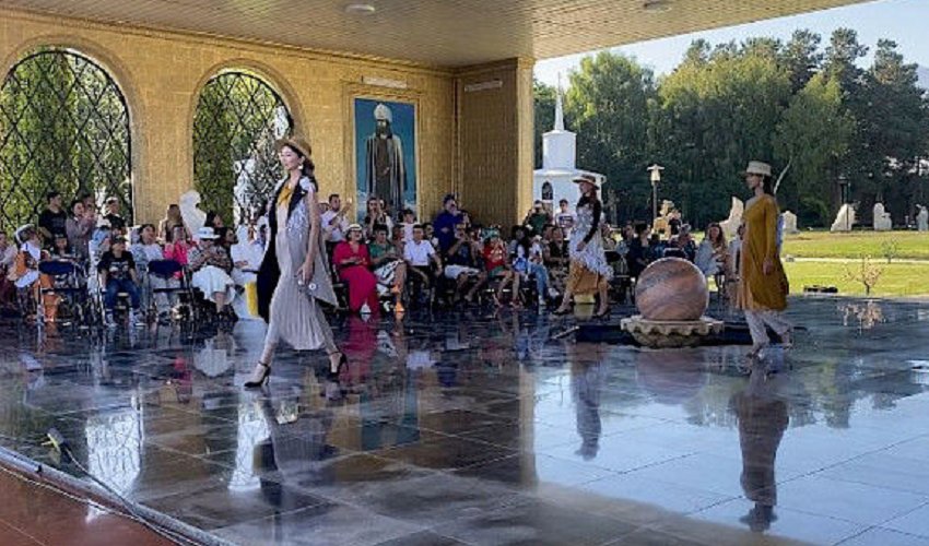 На Иссык-Куле прошел фестиваль «Всемирная мода кочевников»