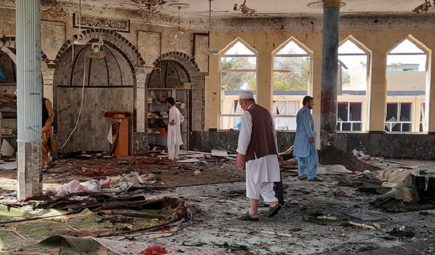 Взрыв в мечети Кабула. Число жертв растет