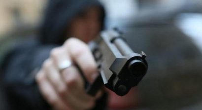 В столице на школьника напали с пистолетом