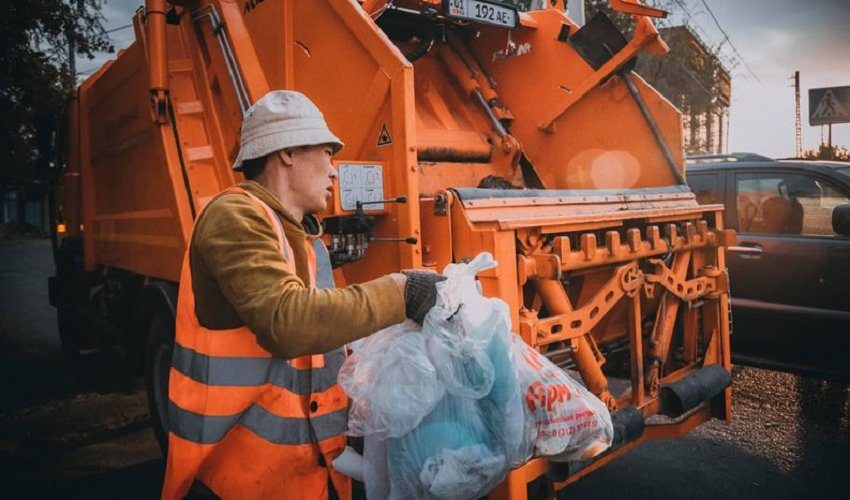 Названа главная причина, почему Бишкек утопает в мусоре